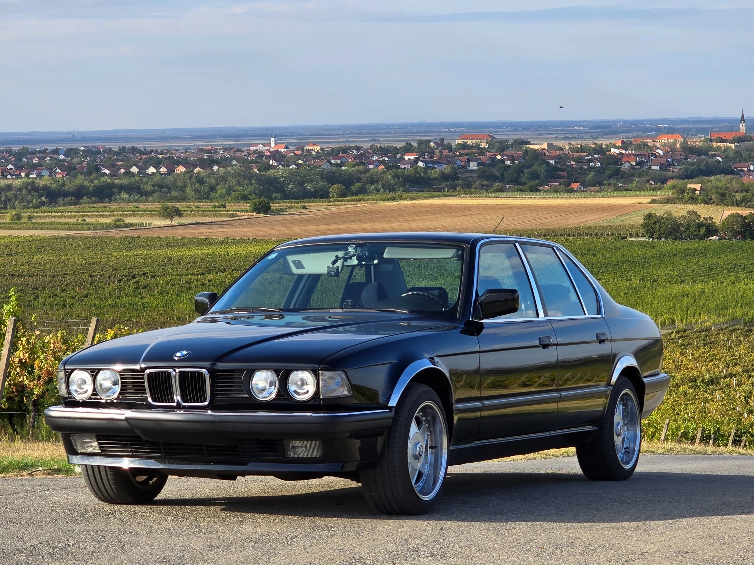 BMW 735i E32