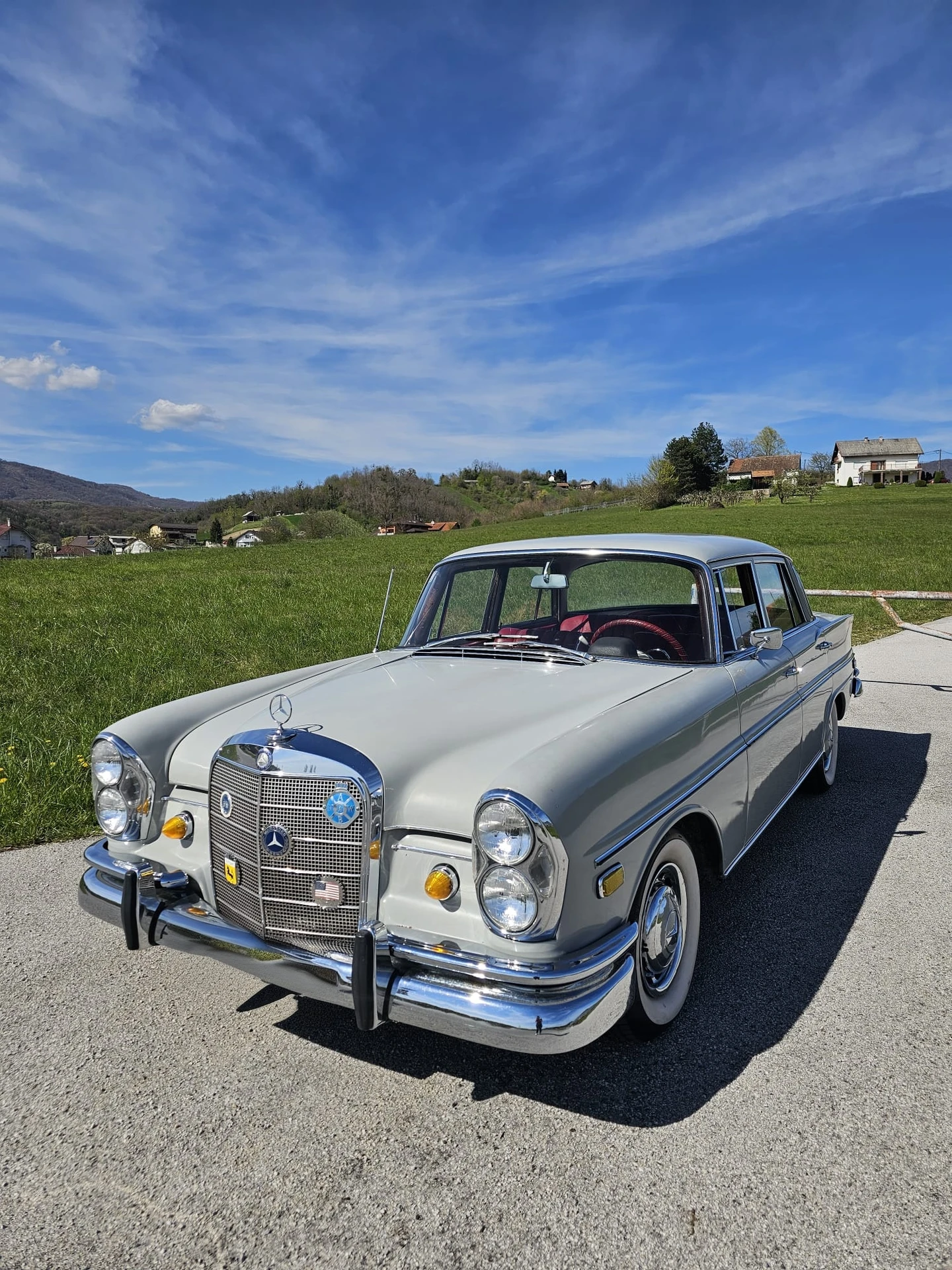 Mercedes W111 220S